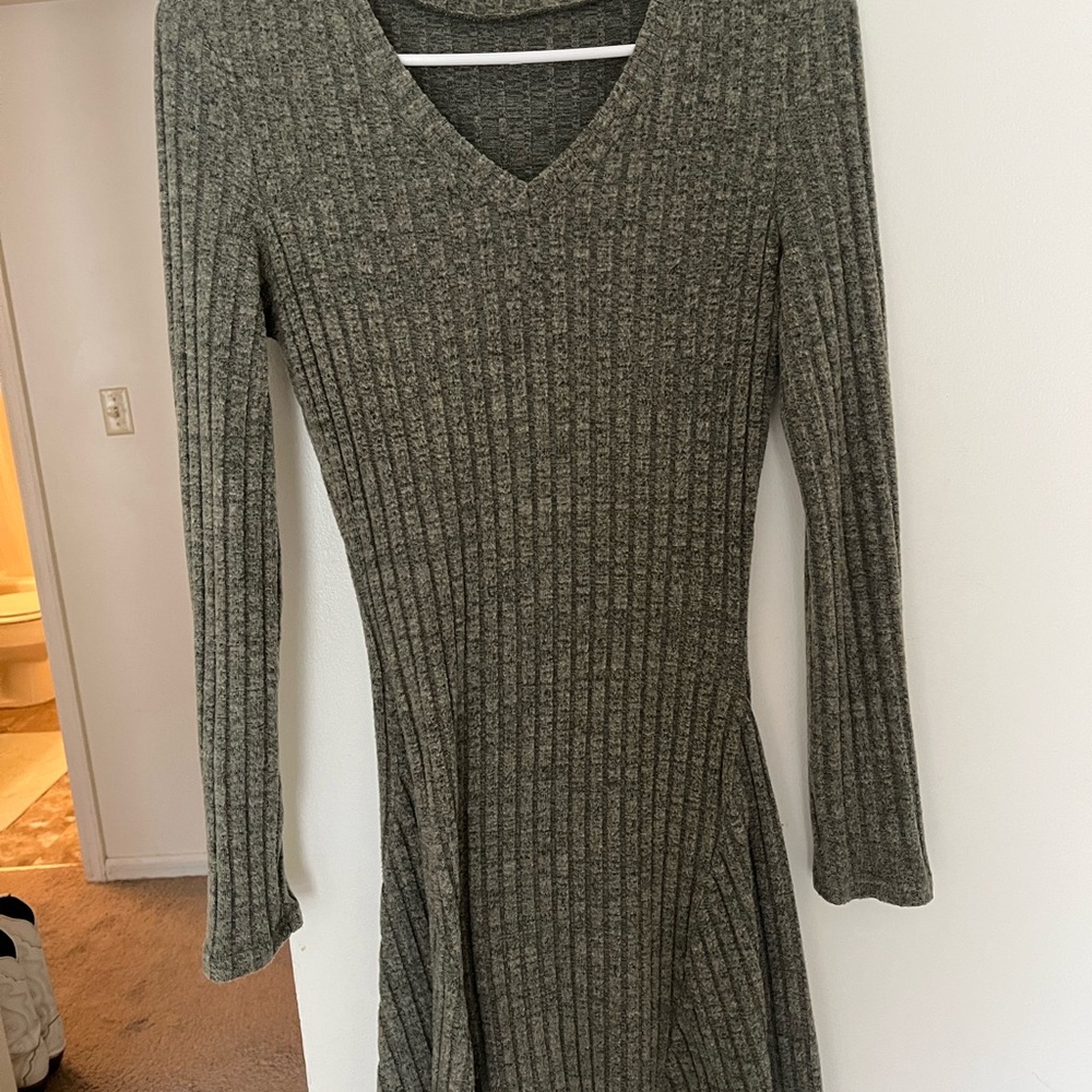 Elegant Green Ribbed Knit Dress small